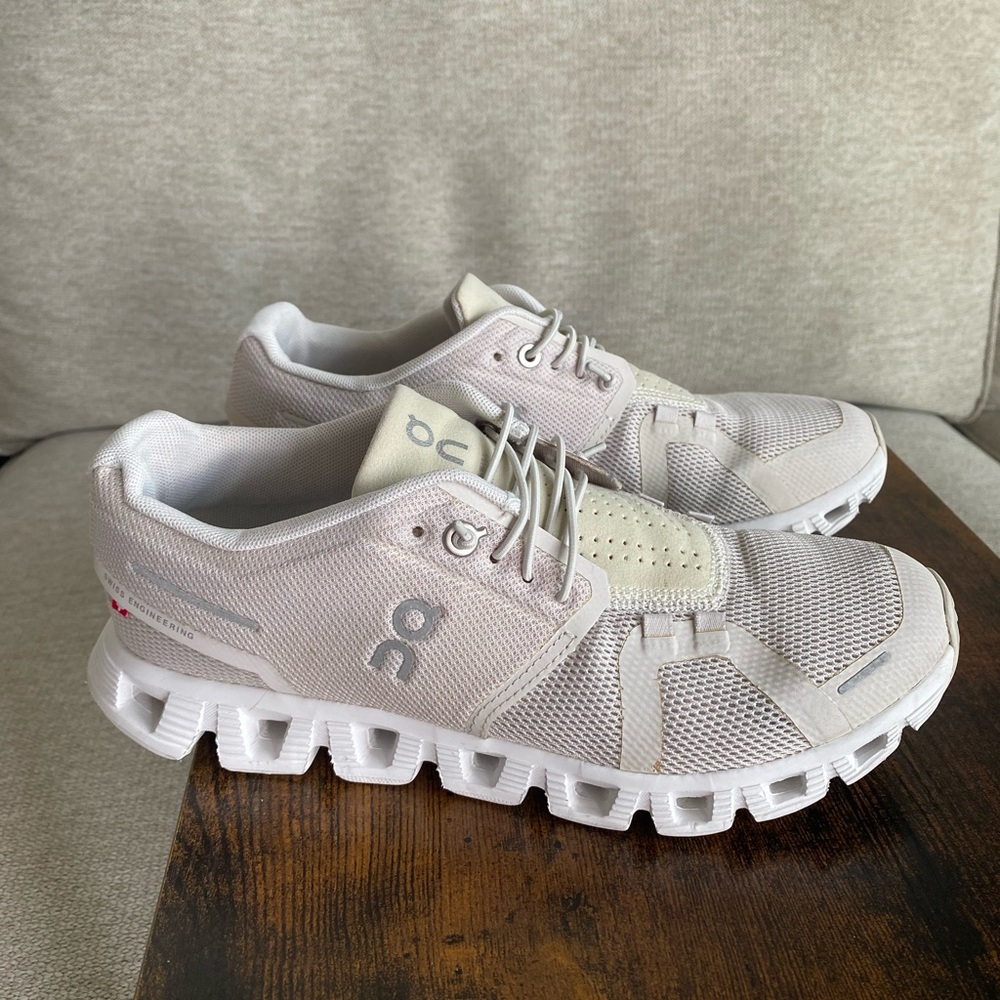 On Cloud 5 Women’s Size 7.5